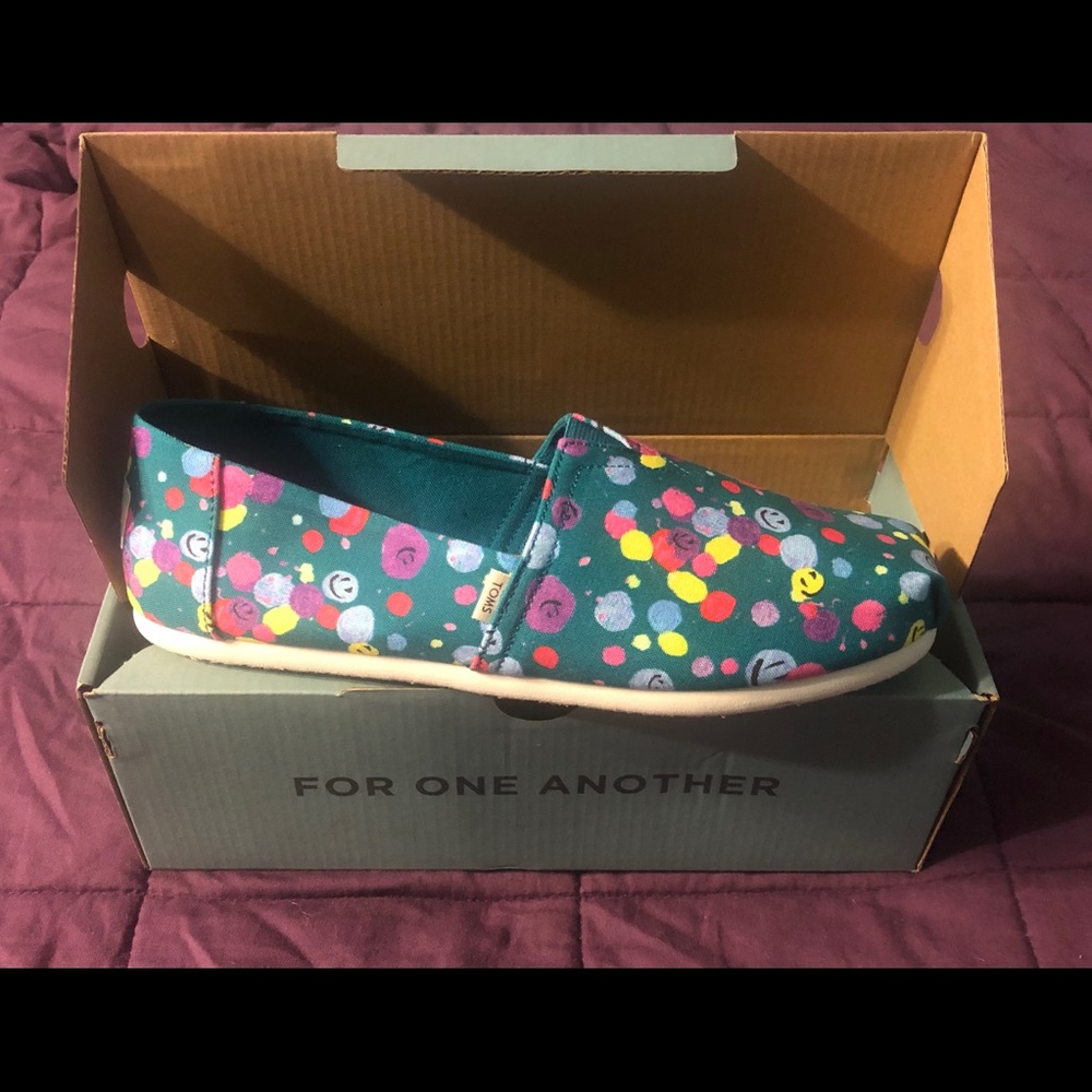 Youth Size 6 Toms (fits women’s size 8)